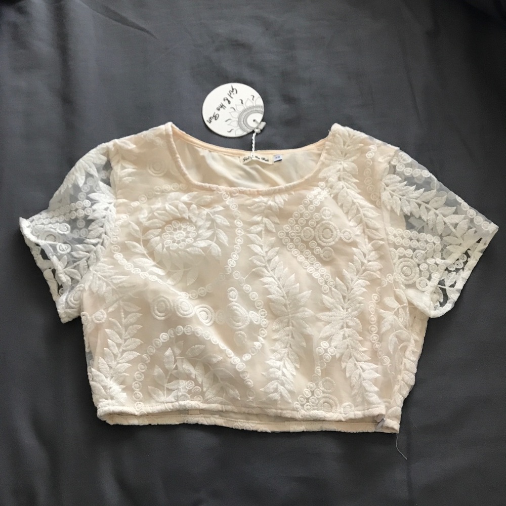 Mura boutique Lace crop top